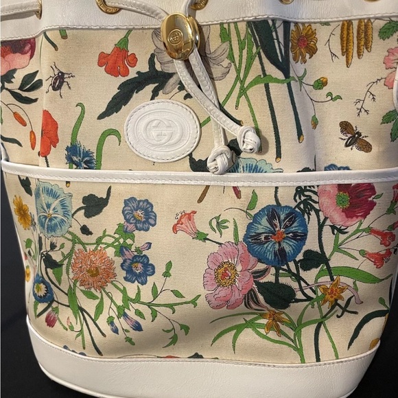 Gucci Vintage Flora White Leather Drawstring Bag-Authenticated - Picture 3 of 15